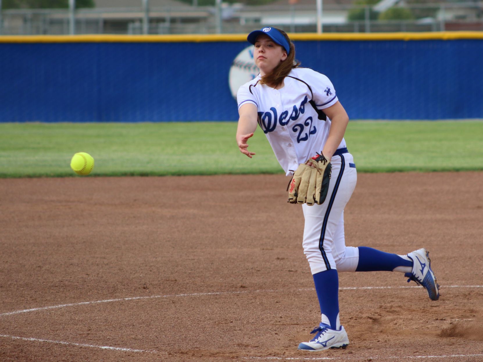 Huskies hold off Bullpups